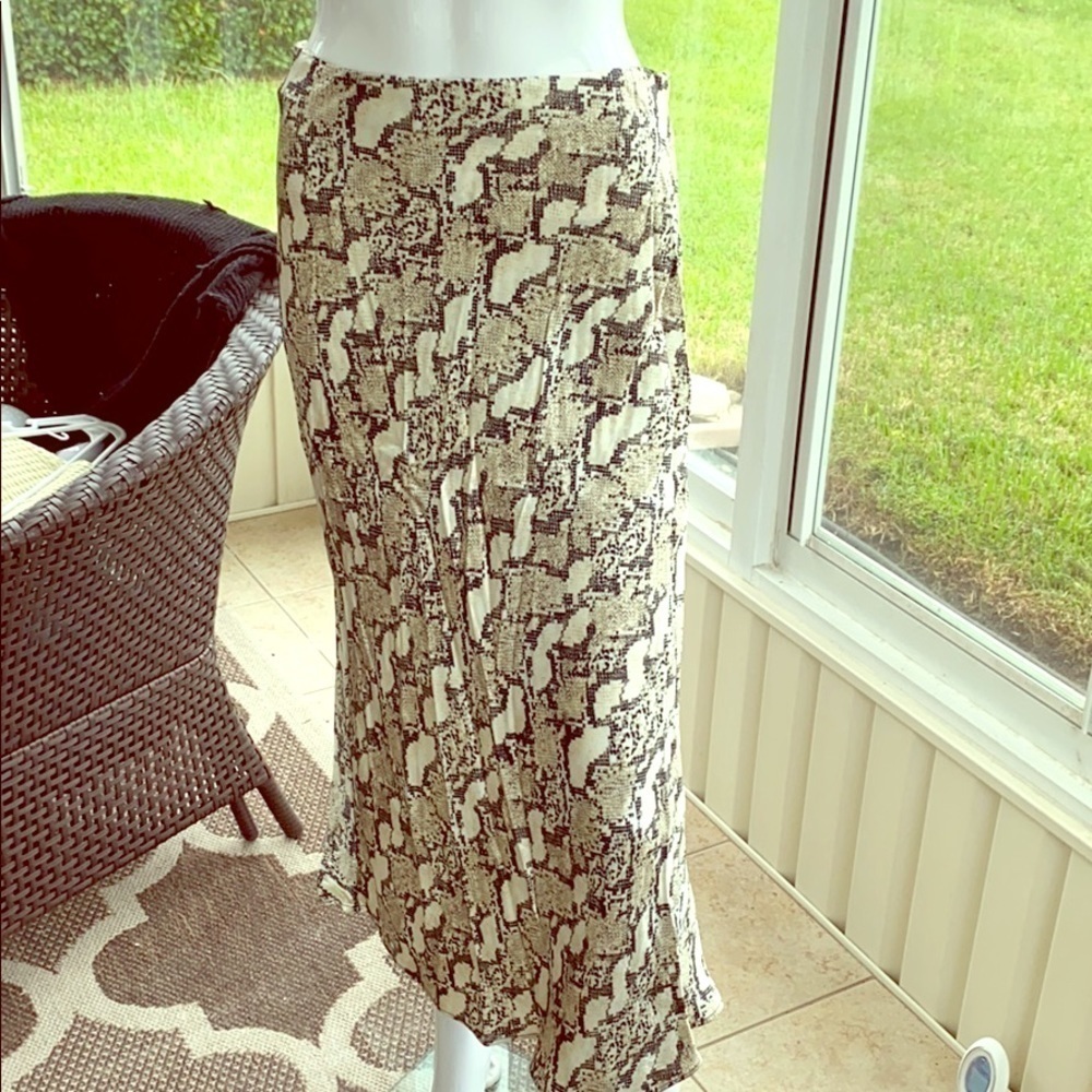 H&M - Snakeskin mid length skirt Size 6